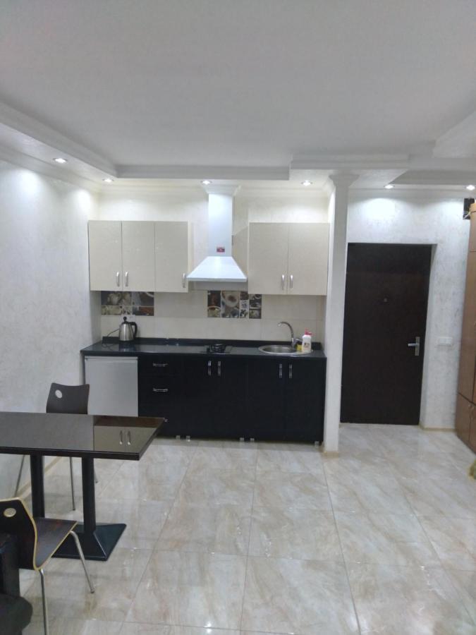 Apartment Melashvili 4 バトゥーミ エクステリア 写真