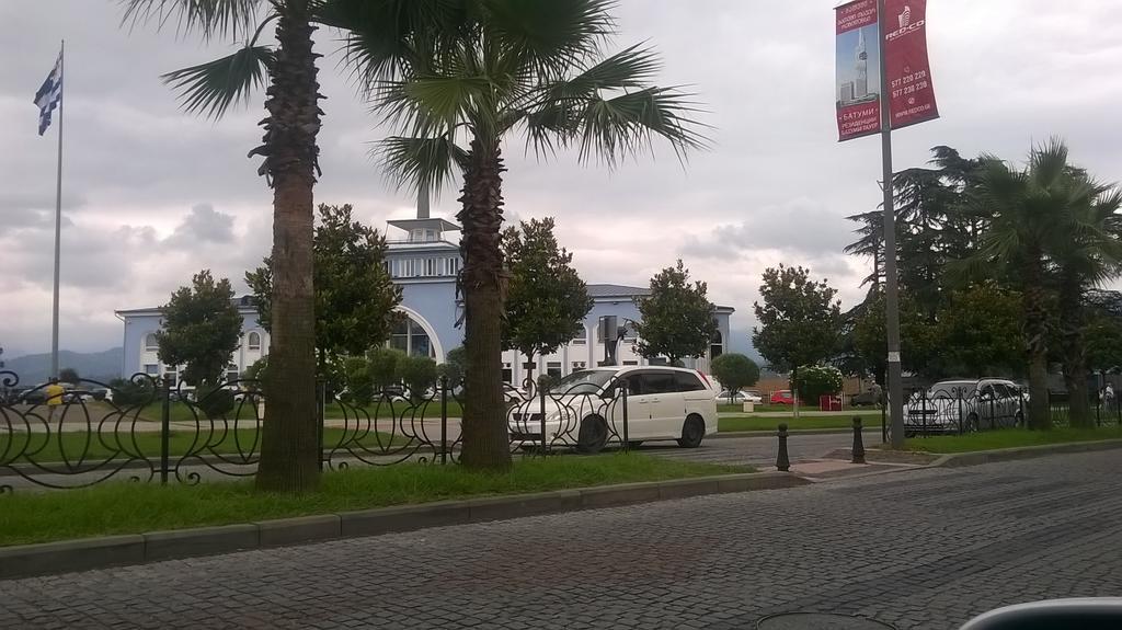 Apartment Melashvili 4 バトゥーミ エクステリア 写真